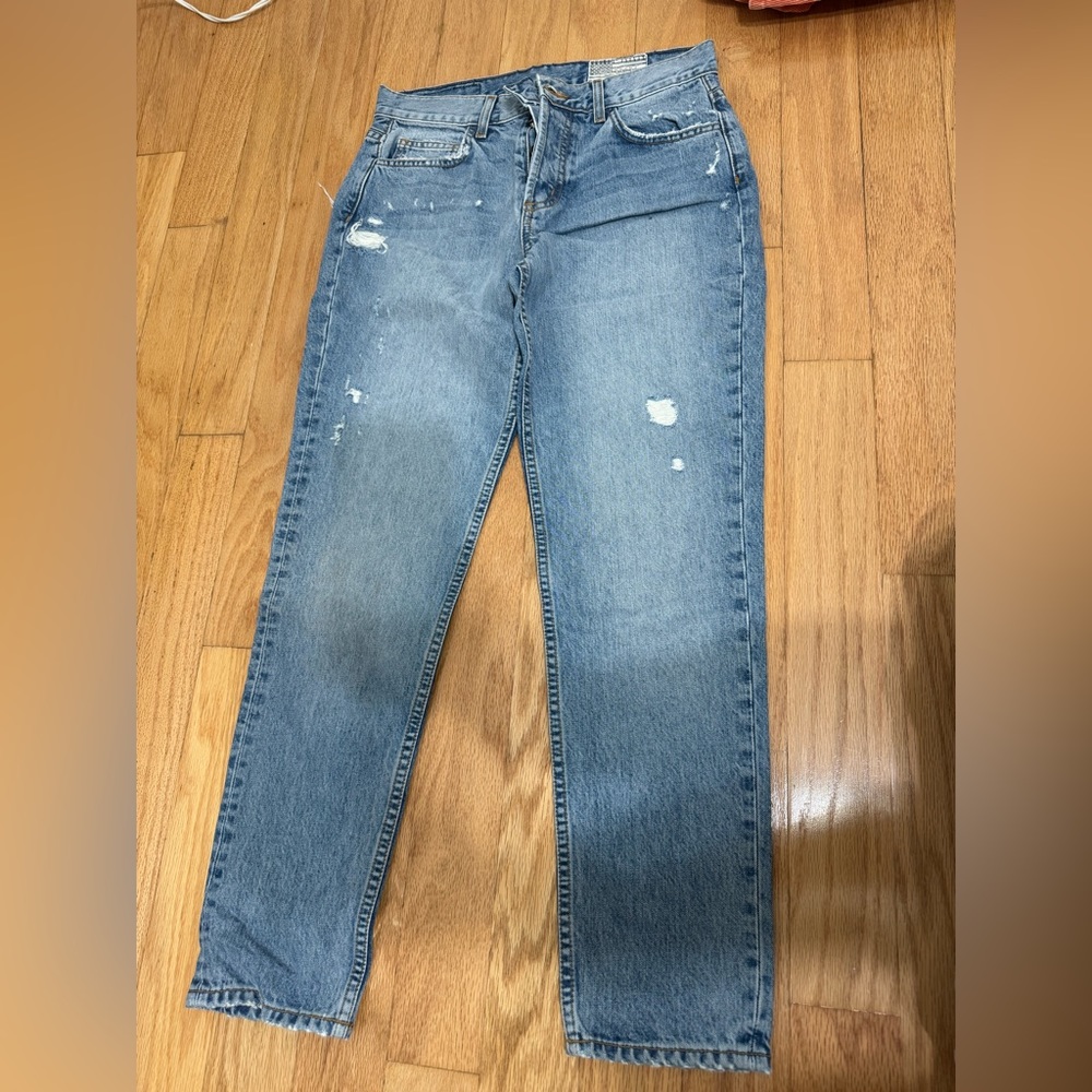 *BRAND NEW NEVER WORN* distressed mom jeans